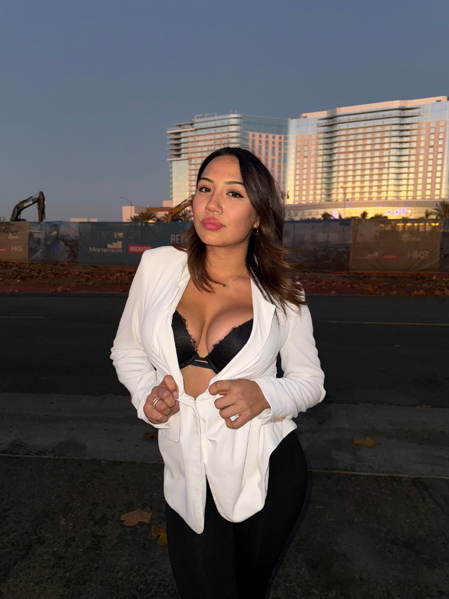 Take a pause and enjoy Ali Cruz — streaming from Dingzhou