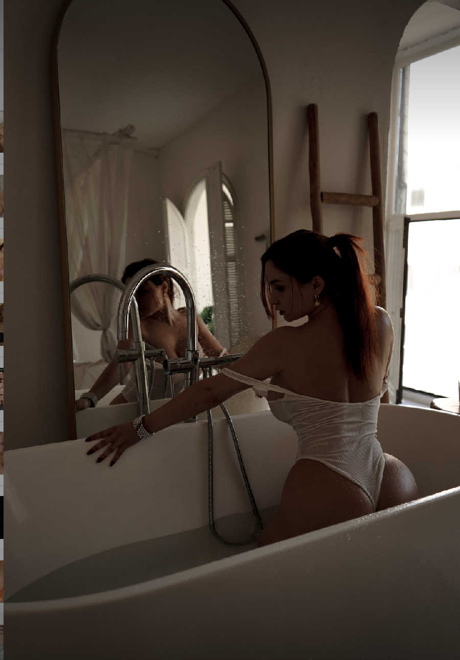 A playful frame from Miranda Faith nude — online in Dingzhou