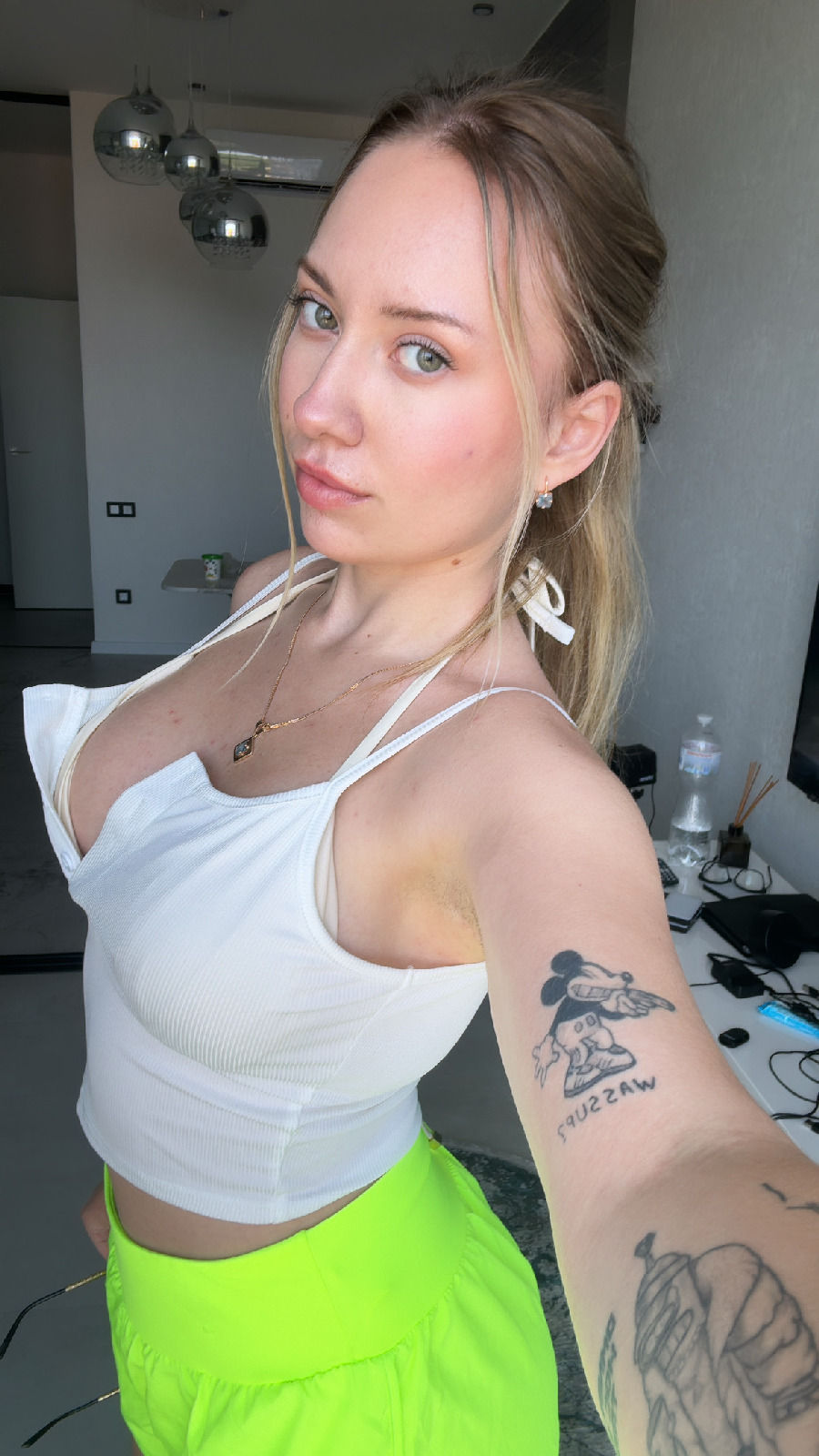 KateV in her underwear in Dingzhou