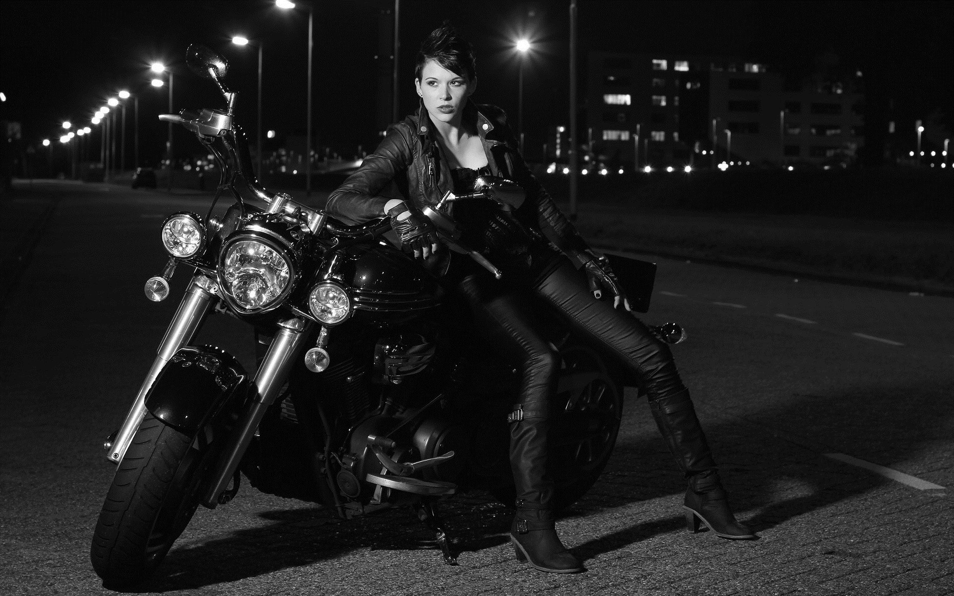 Photo Beautiful girls and motorcycles in Dingzhou