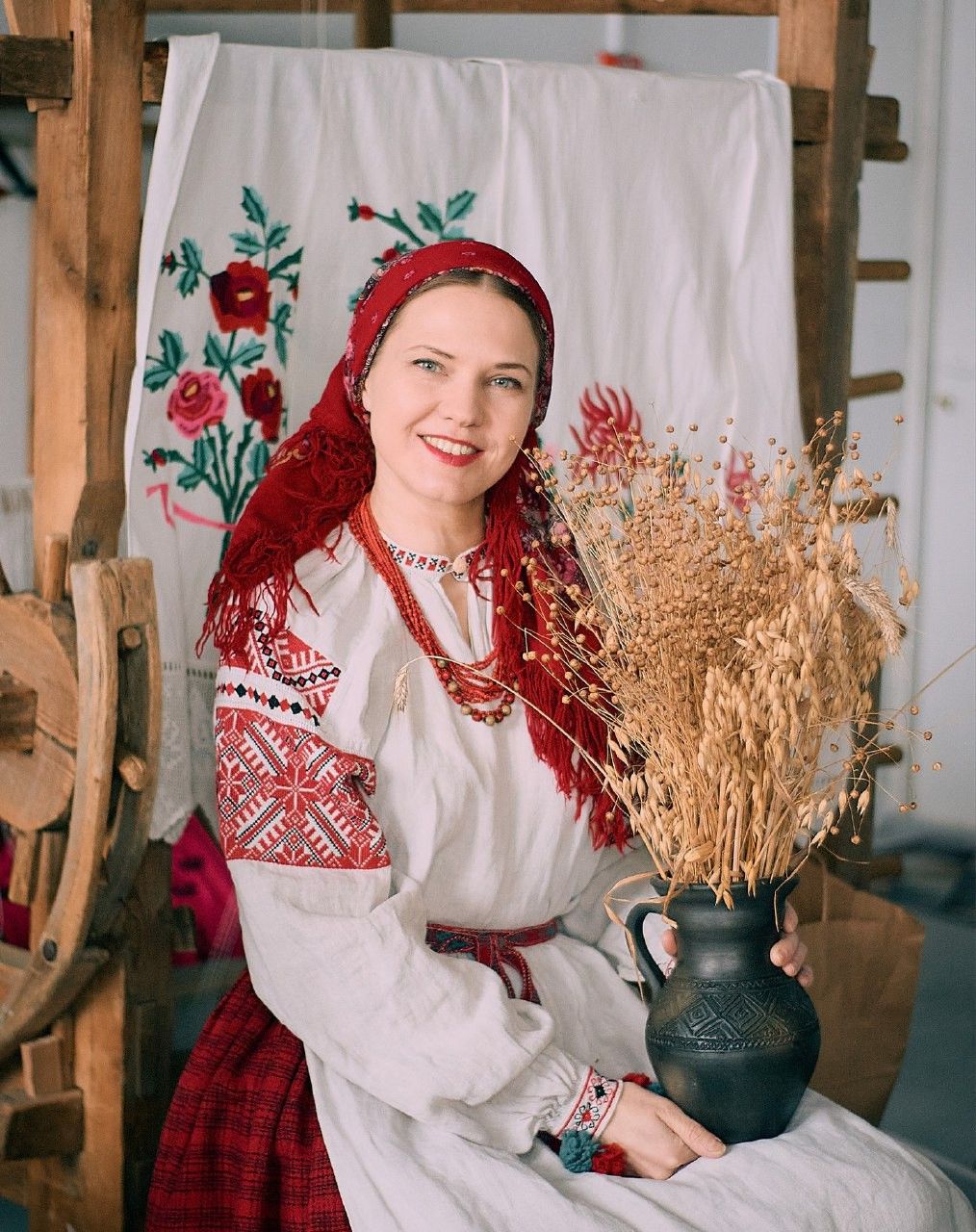 Women in Slavic costumes in Dingzhou
