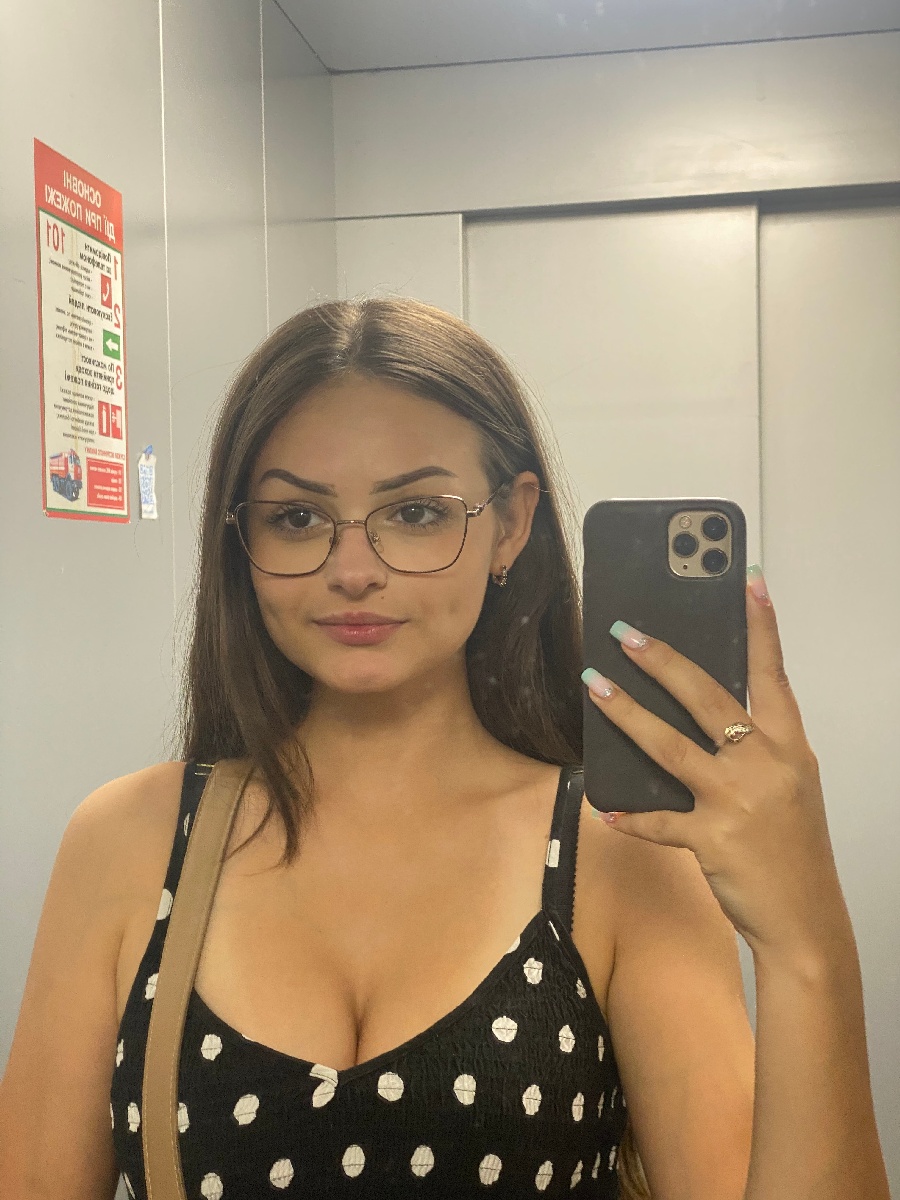 Sexy model Stacy in Dingzhou