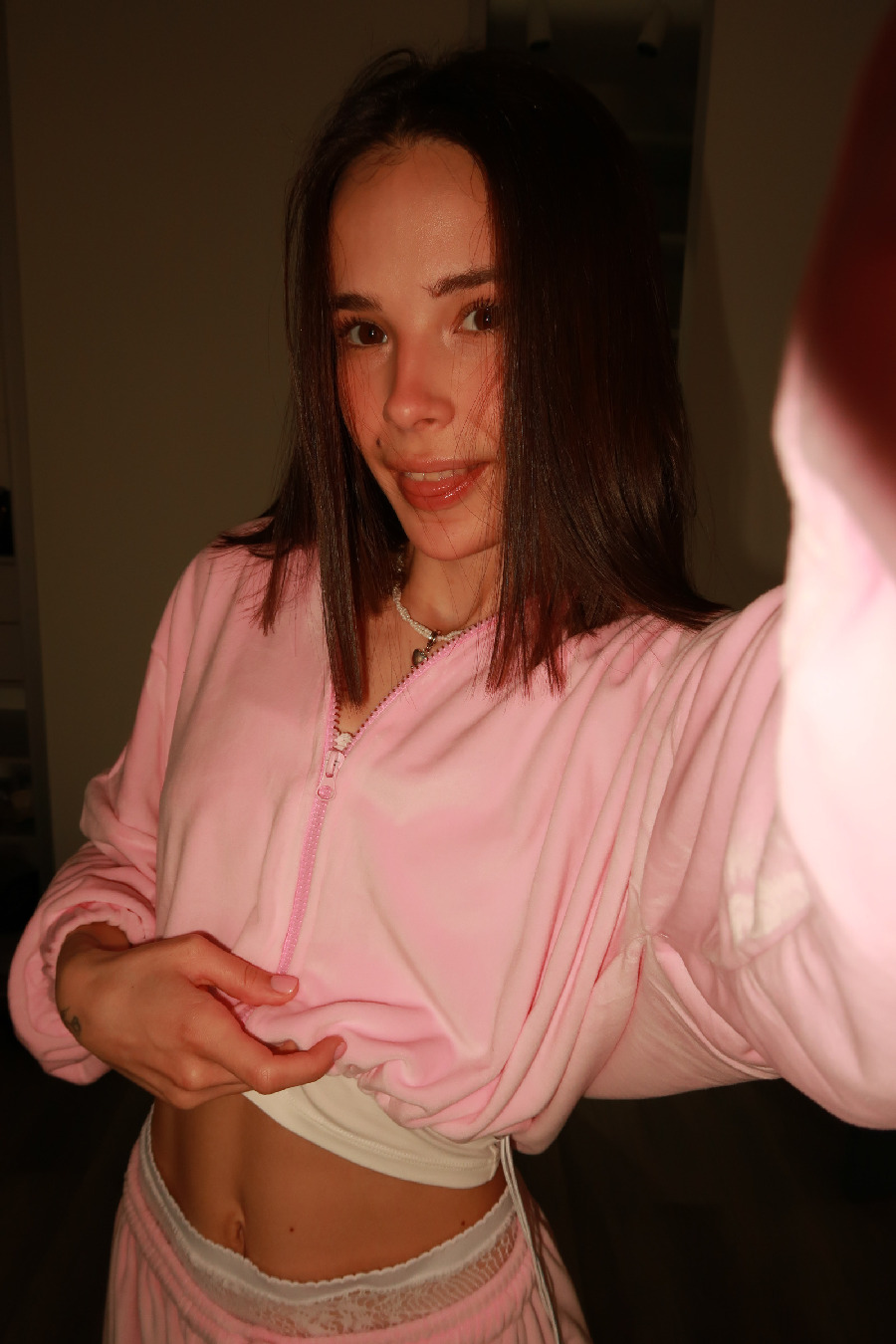 Tina brings the glow — live moments in Dingzhou